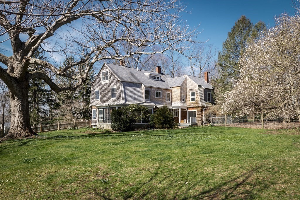 13 Spring Street Ipswich, MA 01938 - Photo 3 of 42 Gallery Image 3
