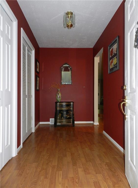 286 Windsor Ridge, Unit 28 New Castle, PA 16105 - Photo 5 of 25 Gallery Image 5