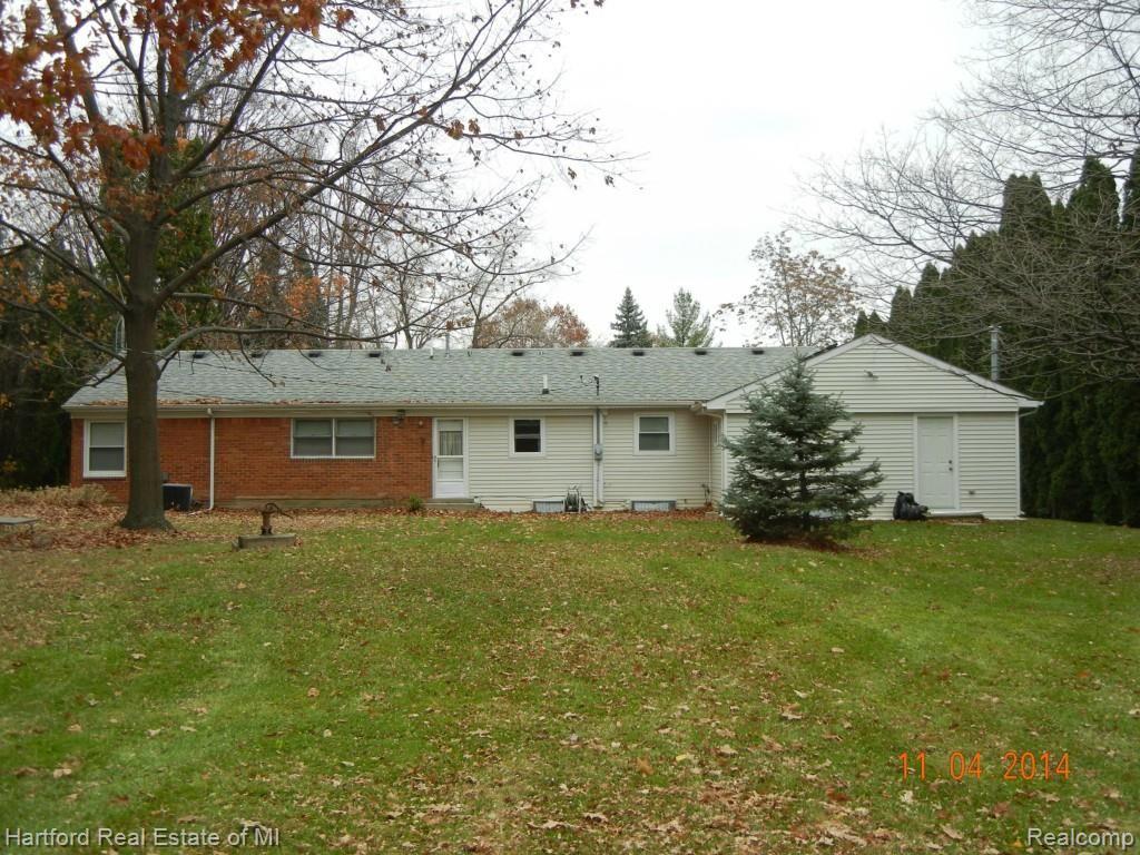30891 Ridgeway Drive Farmington, MI 48334 - Photo 3 of 27 Back of home
