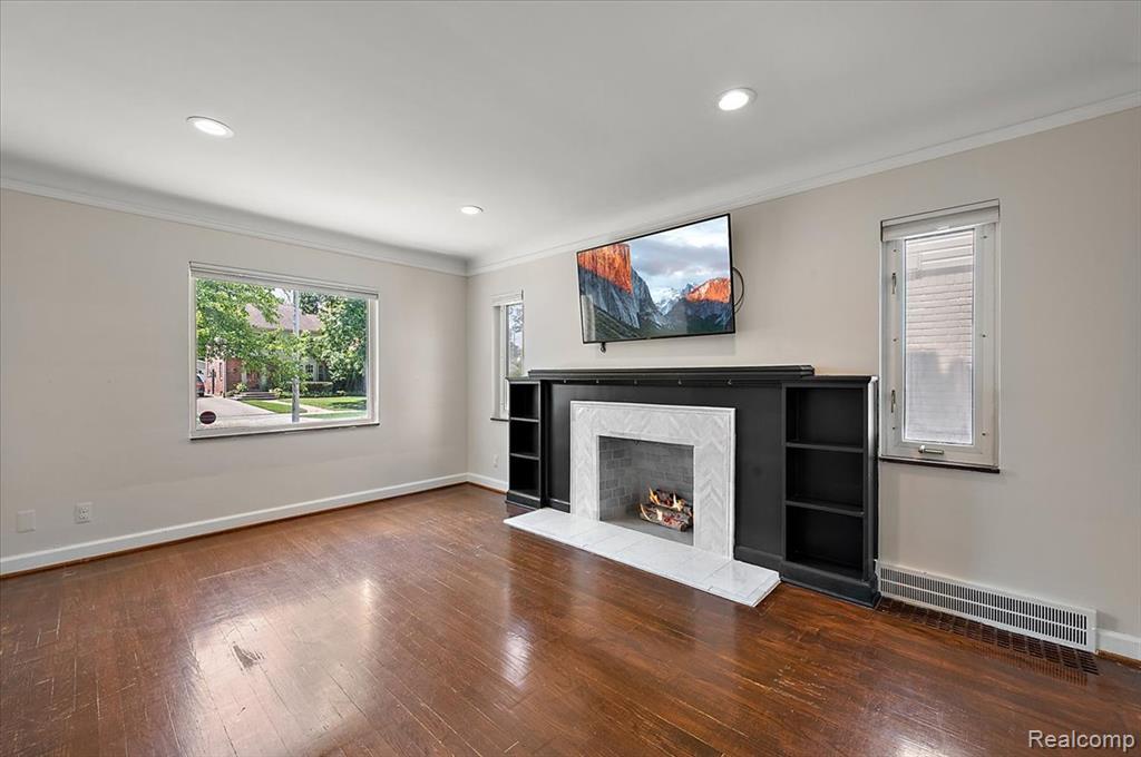 1450 Hampton Road Grosse Pointe Woods, MI 48236 - Photo 10 of 53