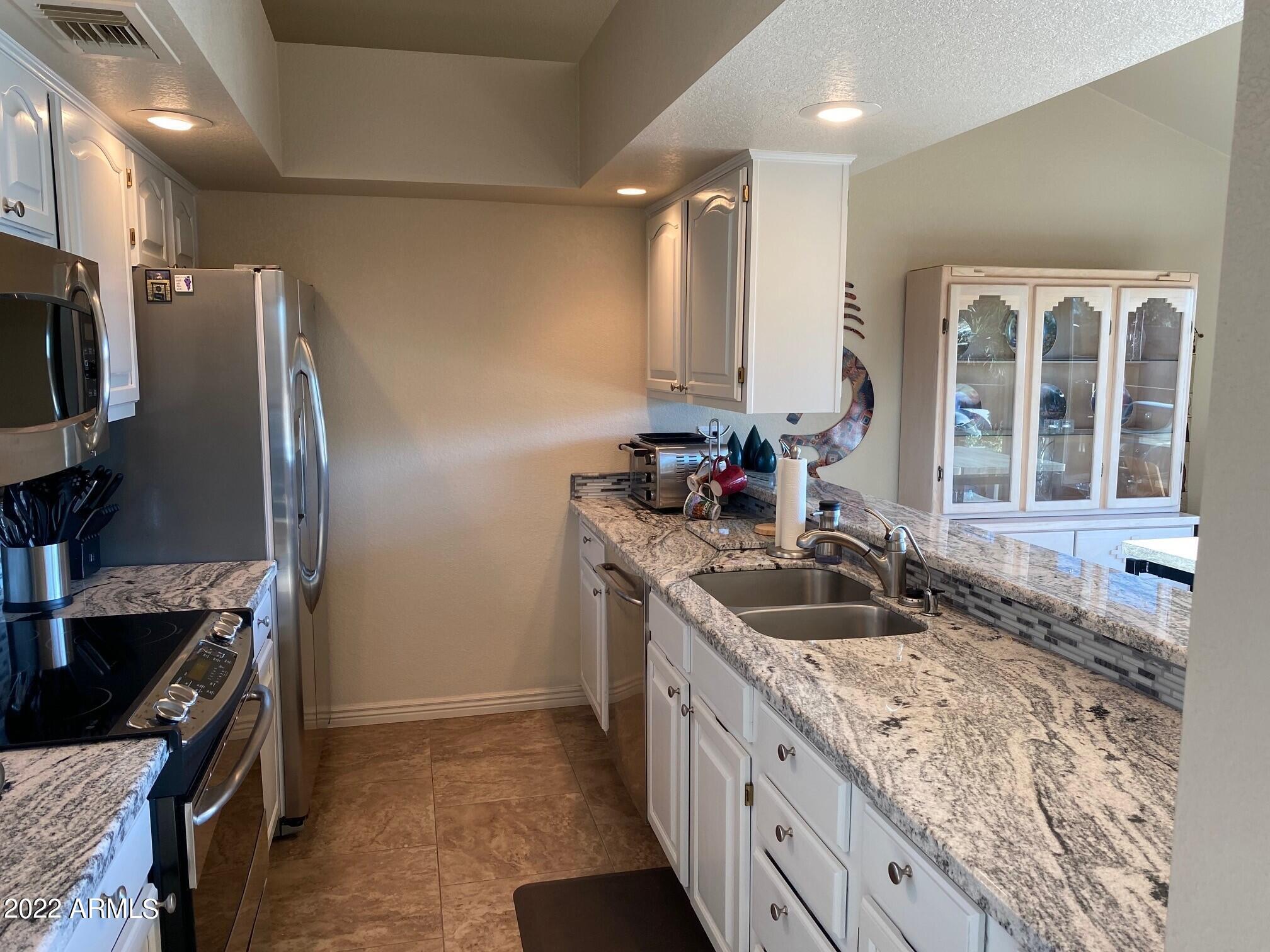 25609 Forest Road, Unit 15 Rio Verde, AZ 85263 - Photo 6 of 20 Kitchen