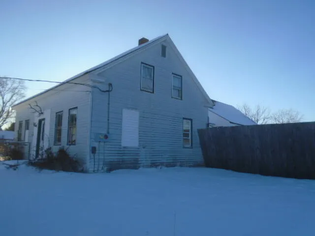 $59,995 | 196 River Road, Benton, ME 04901