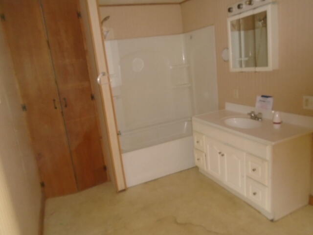 196 River Road Benton, ME 04901 - Photo 9 of 21 9 1st flr bath v1