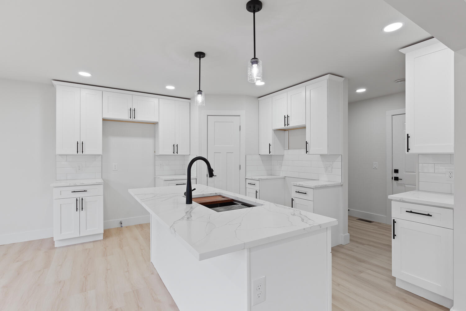 2513 Clinton Way Jackson, MI 49201 - Photo 7 of 35 2009-Green-Acres-Dr-1005