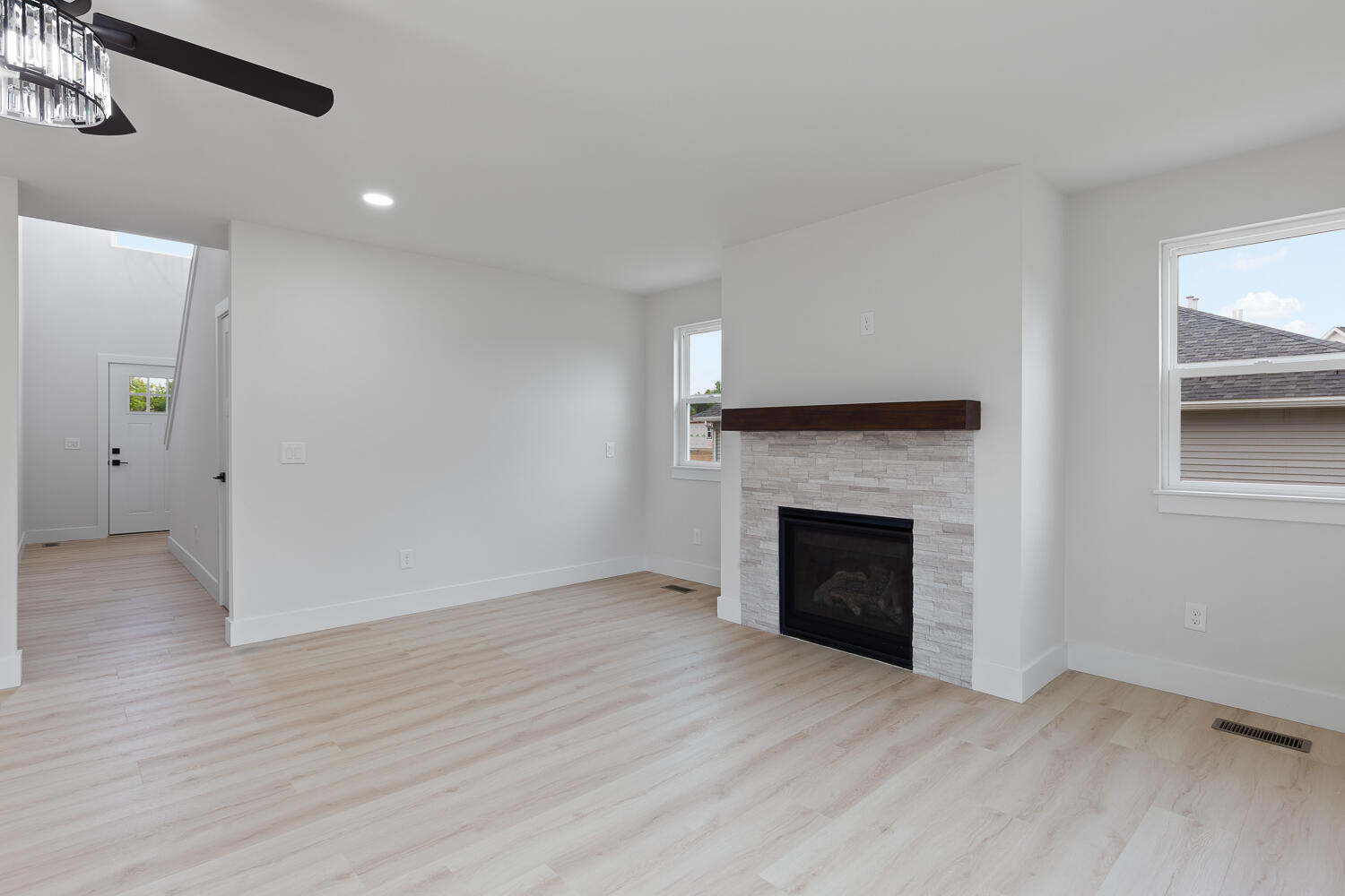 2513 Clinton Way Jackson, MI 49201 - Photo 9 of 35 2009-Green-Acres-Dr-1012