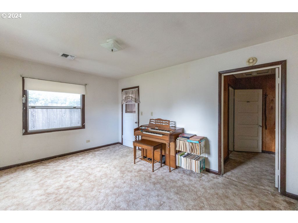 2908 Elmira Road Eugene, OR 97402 - Photo 14 of 40 Gallery Image 14