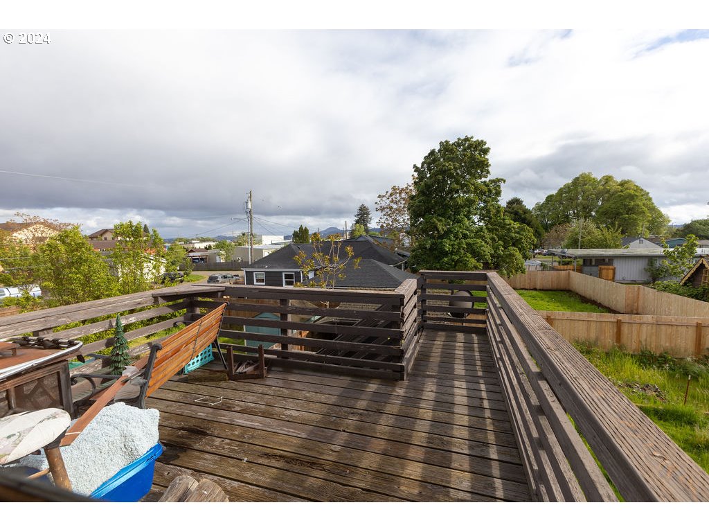 2908 Elmira Road Eugene, OR 97402 - Photo 34 of 40 Deck