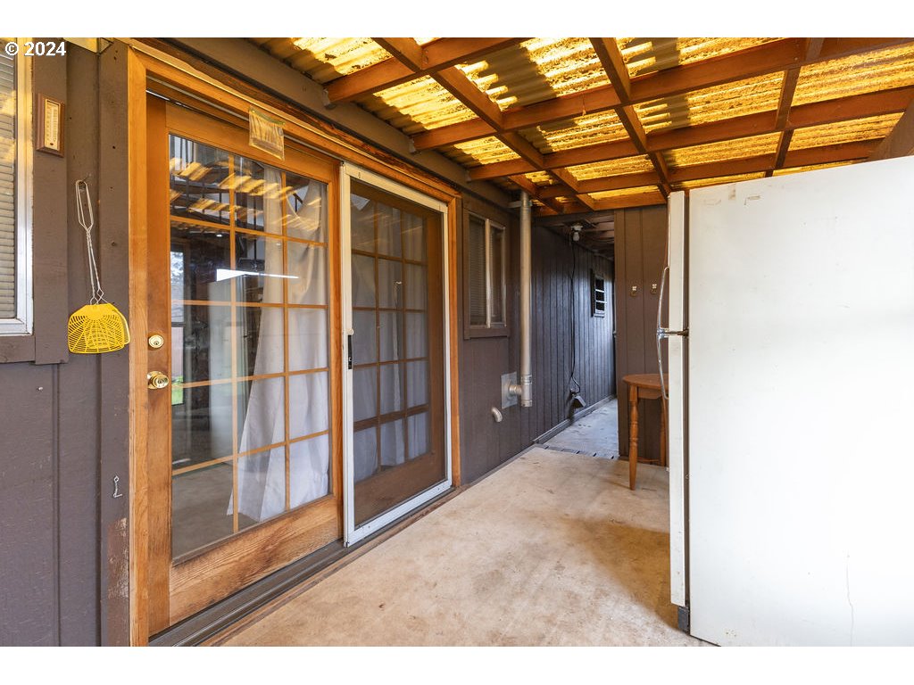 2908 Elmira Road Eugene, OR 97402 - Photo 36 of 40 Sun Room