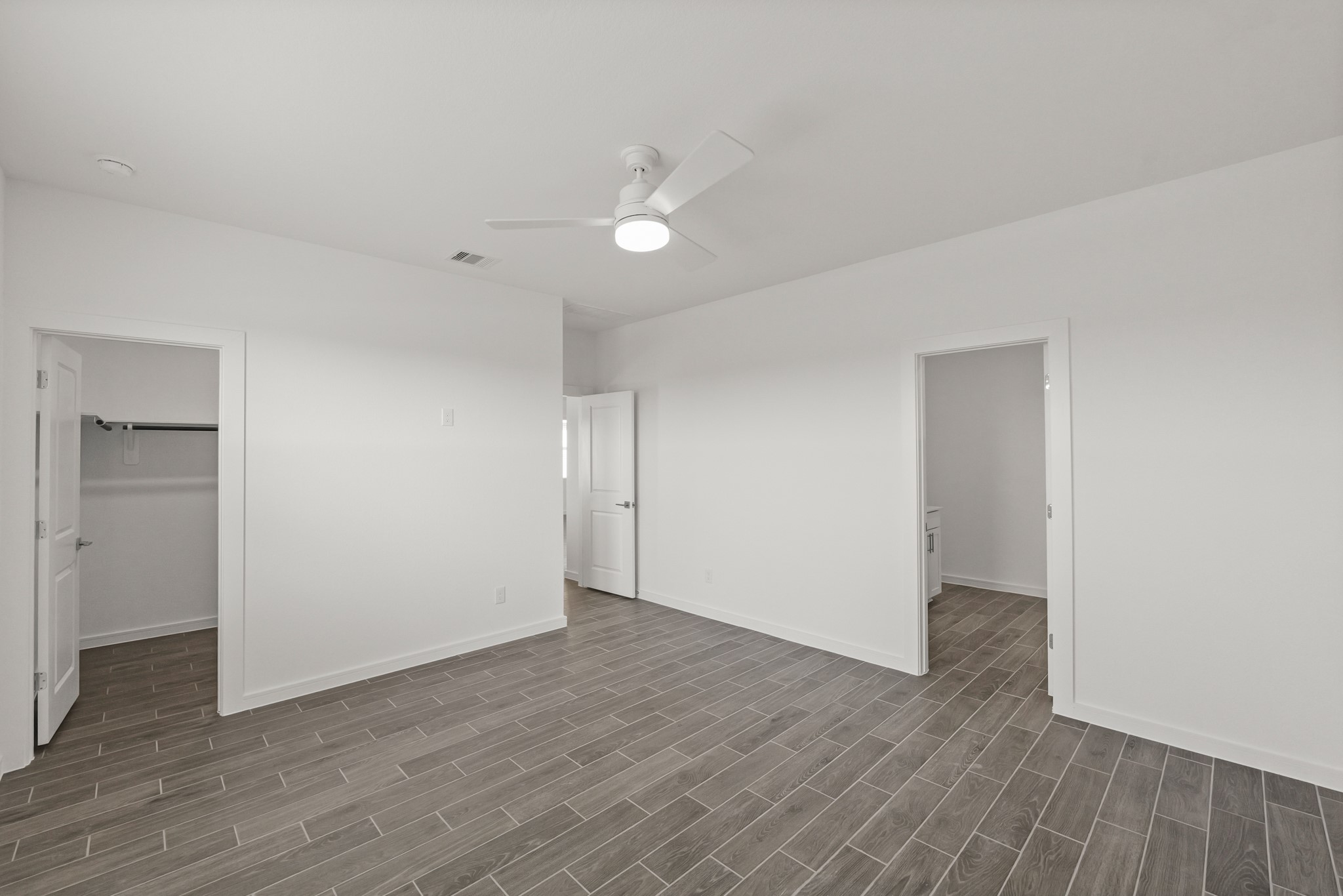 7807 Jasper Mdws Way Angleton, TX 77515 - Photo 10 of 26 Private primary suite (*Photo not of actual home and used for illustration purposes only.)