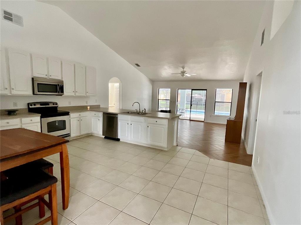 511 Coventry Road Davenport, FL 33897 - Photo 4 of 18