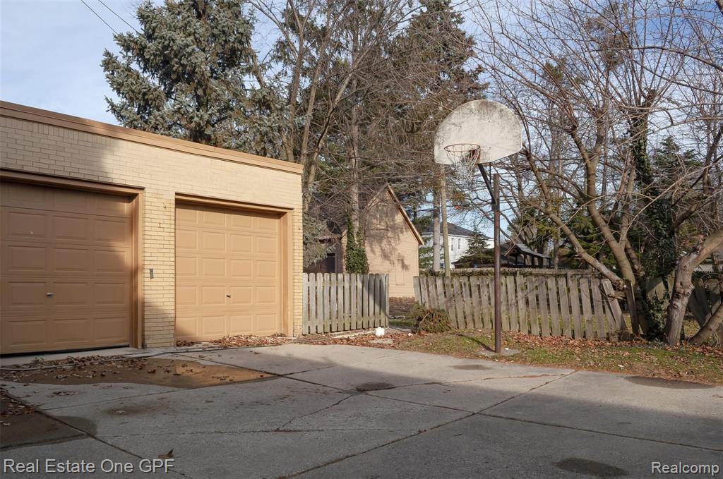 738 Neff Road Grosse Pointe, MI 48230 - Photo 21 of 25