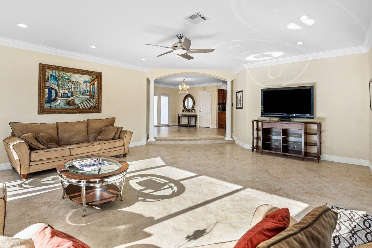 899 Granada Drive Boca Raton, FL 33432 - Photo 8 of 44 008-899GranadaDrive-BocaRaton-FL-33432-S