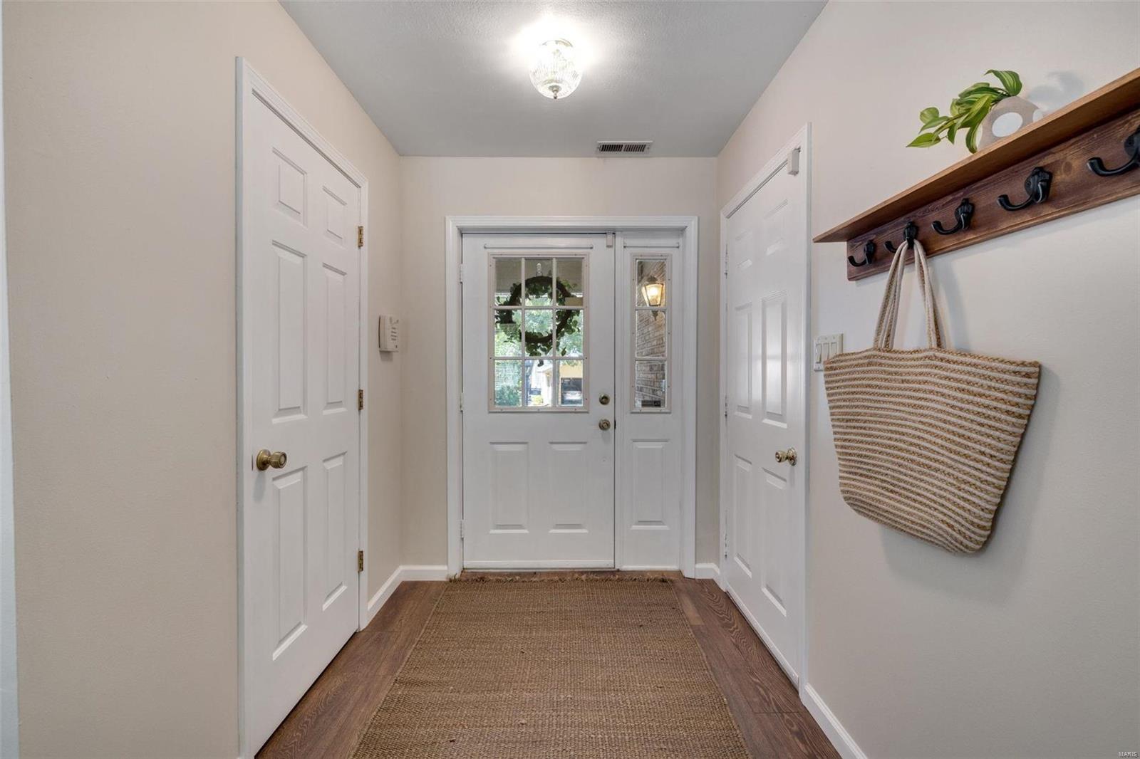 3111 Olde Post Road St. Louis, MO 63129 - Photo 3 of 24 Gallery Image 3