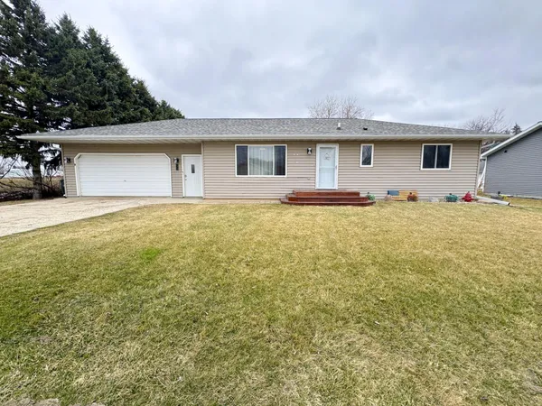 $284,900 | 305 3rd Street Northwest, Rothsay, MN 56579