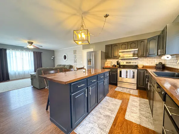 $284,900 | 305 3rd Street Northwest, Rothsay, MN 56579