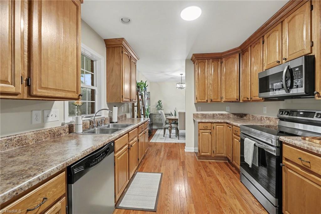 5421 Waynick Meadow Road Asheboro, NC 27205 - Photo 13 of 28 Kitchen