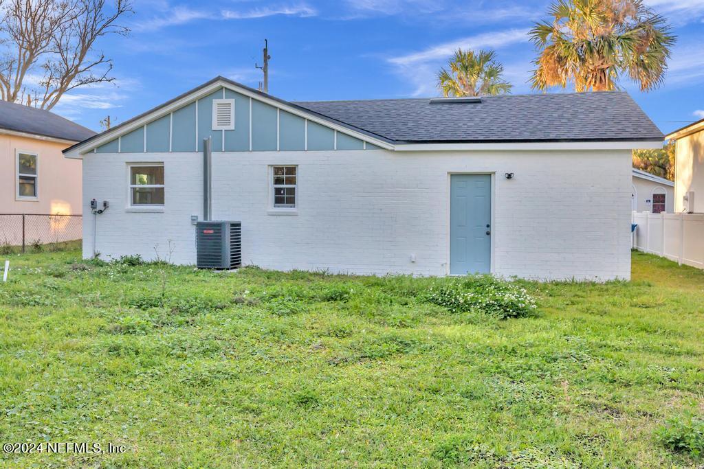 4623 Ribault Park Street Jacksonville, FL 32233 - Photo 28 of 30 a front view of a house with garden