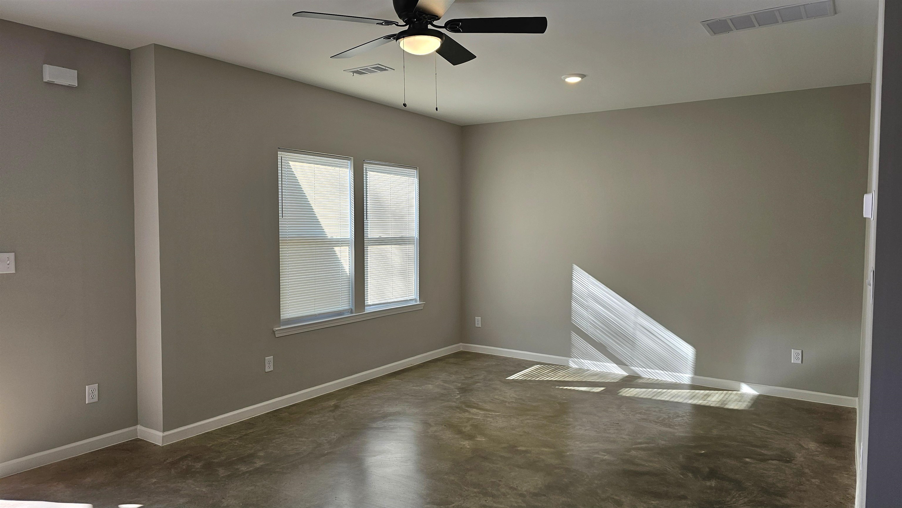 2234 East Alcy Road Memphis, TN 38114 - Photo 5 of 23 a view of a livingroom with a window