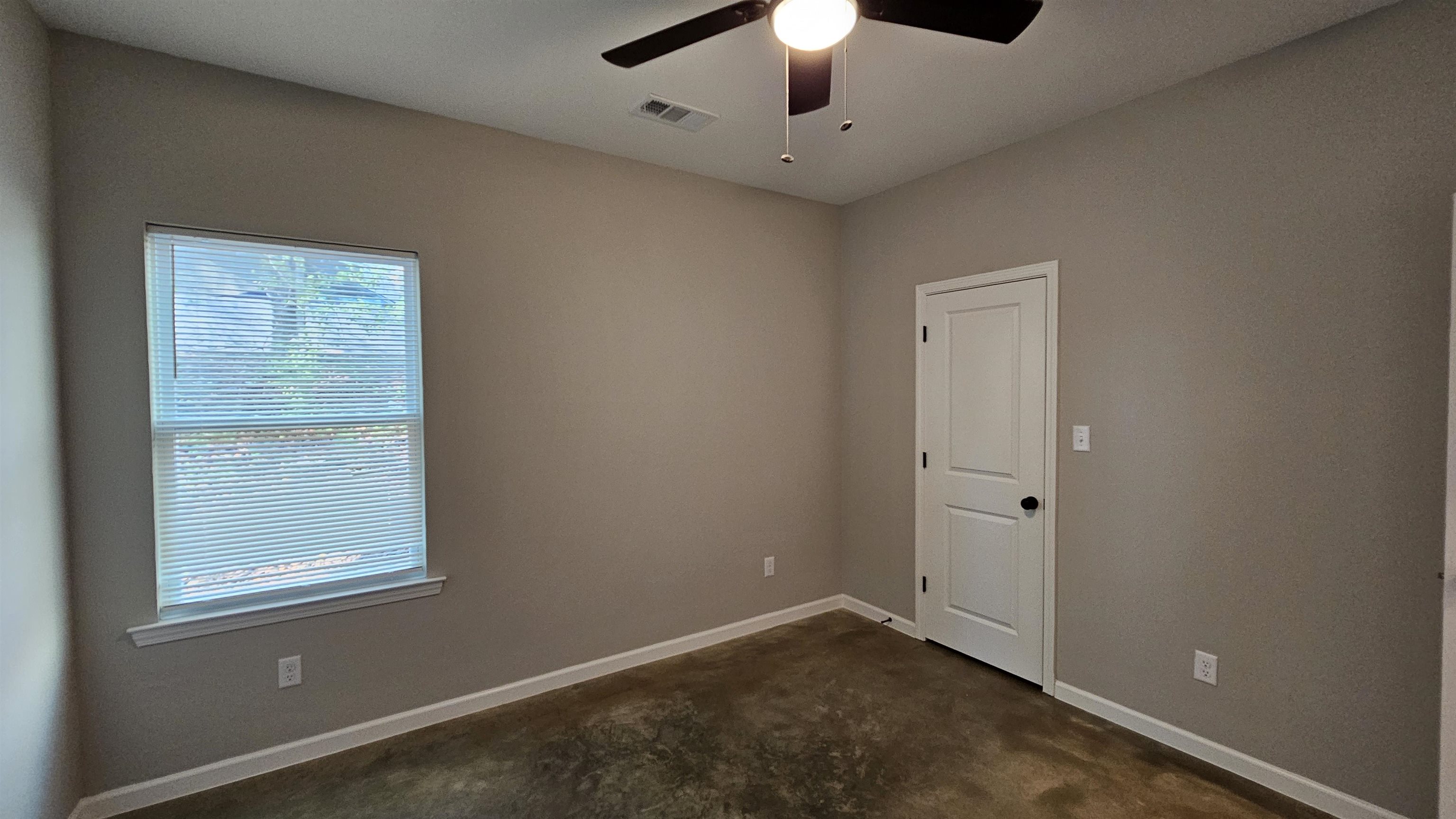2234 East Alcy Road Memphis, TN 38114 - Photo 9 of 23 an empty room with a window