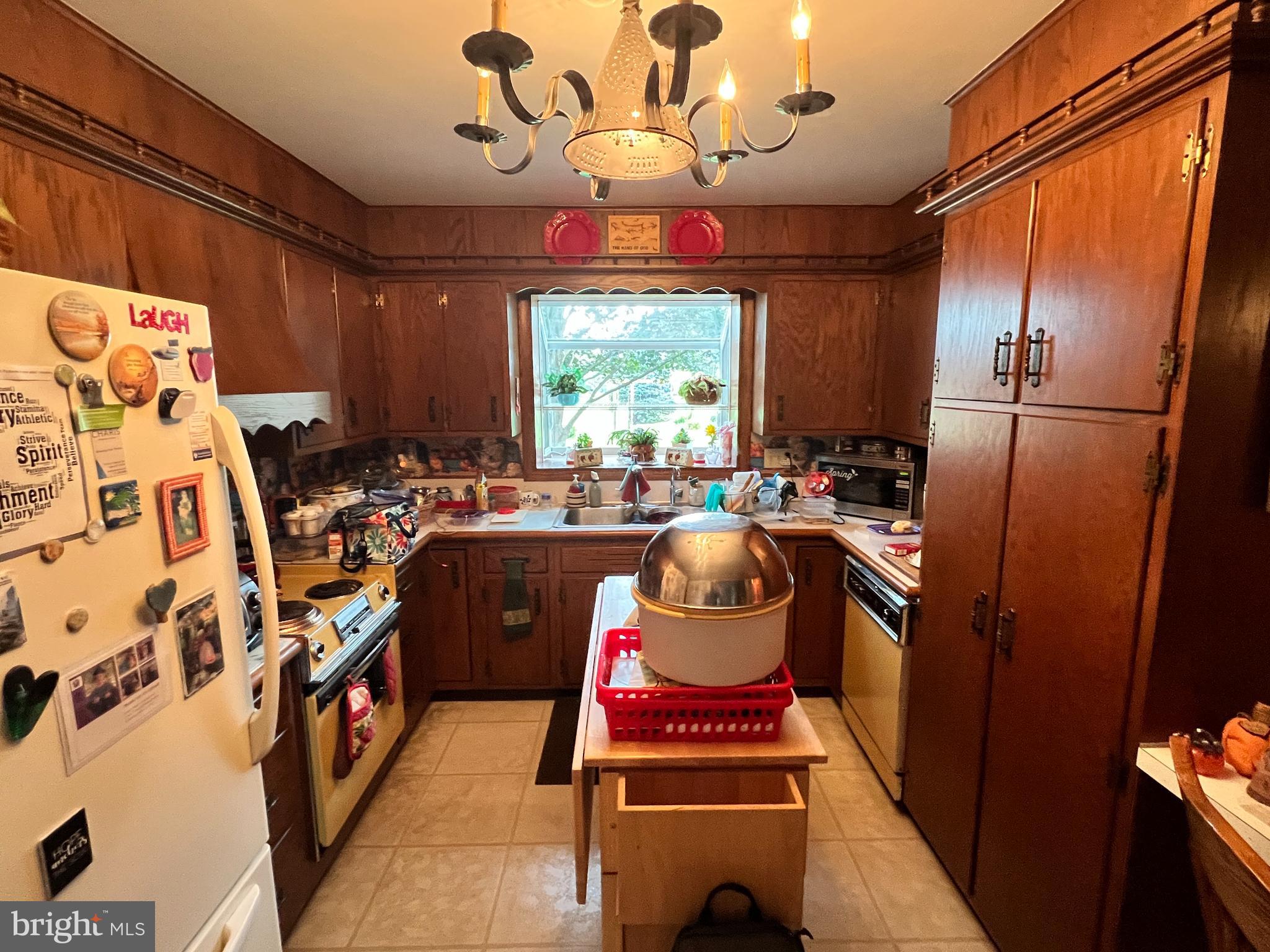 51 South Snyder Street Manheim, PA 17545 - Photo 15 of 32 a room with furniture a rug and a window