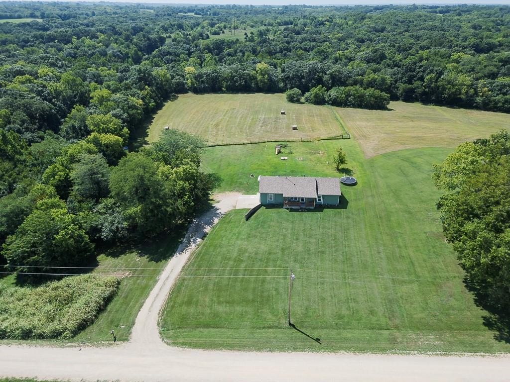 24601 Garrett Road McLouth, KS 66054 - Photo 2 of 23