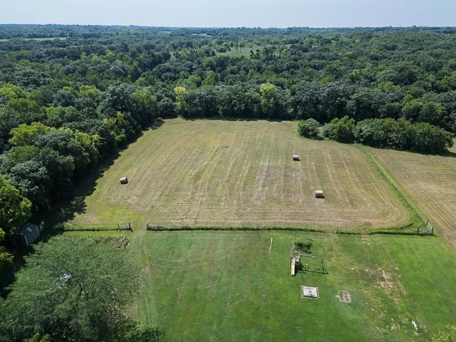 $489,950 | 24601 Garrett Road, McLouth, KS 66054