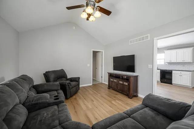 $489,950 | 24601 Garrett Road, McLouth, KS 66054