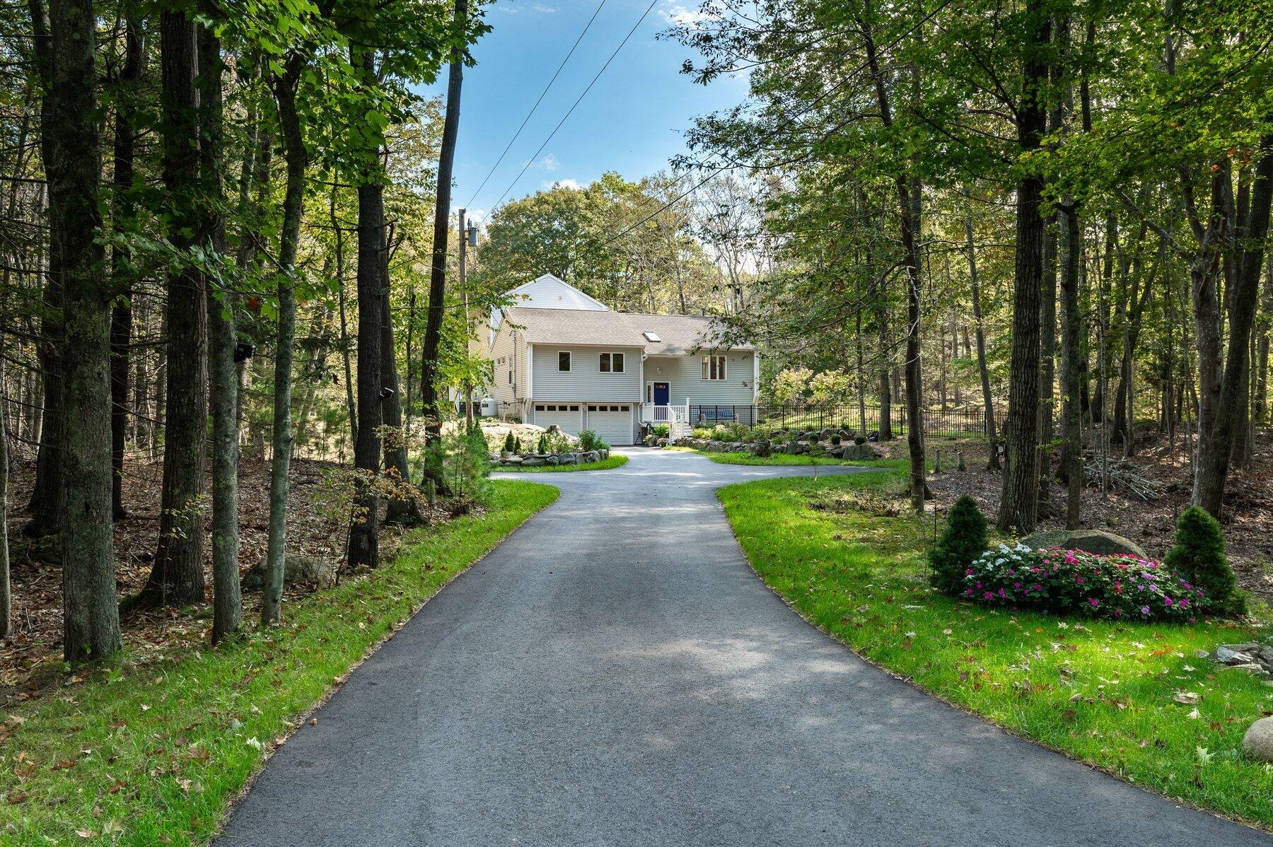27 Pocahontas Road Kittery, ME 03905 - Photo 1 of 42 Welcome to 27 Pocahontas Road