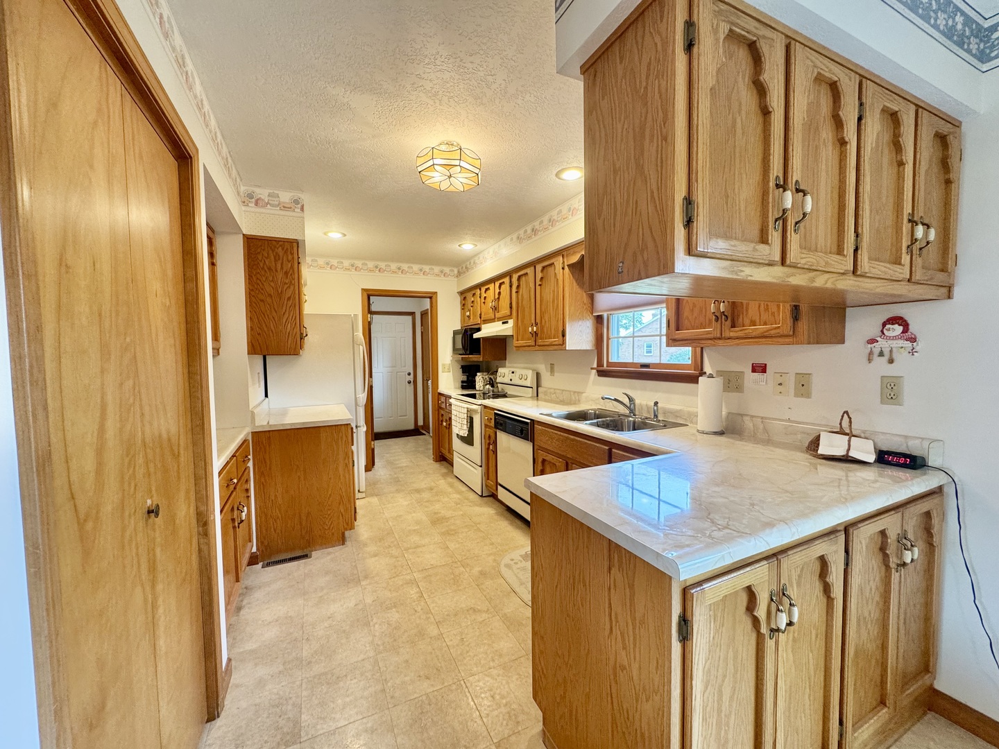 31 Colonial Drive Clinton, IL 61727 - Photo 11 of 24 a kitchen with stainless steel appliances granite countertop a sink refrigerator and cabinets