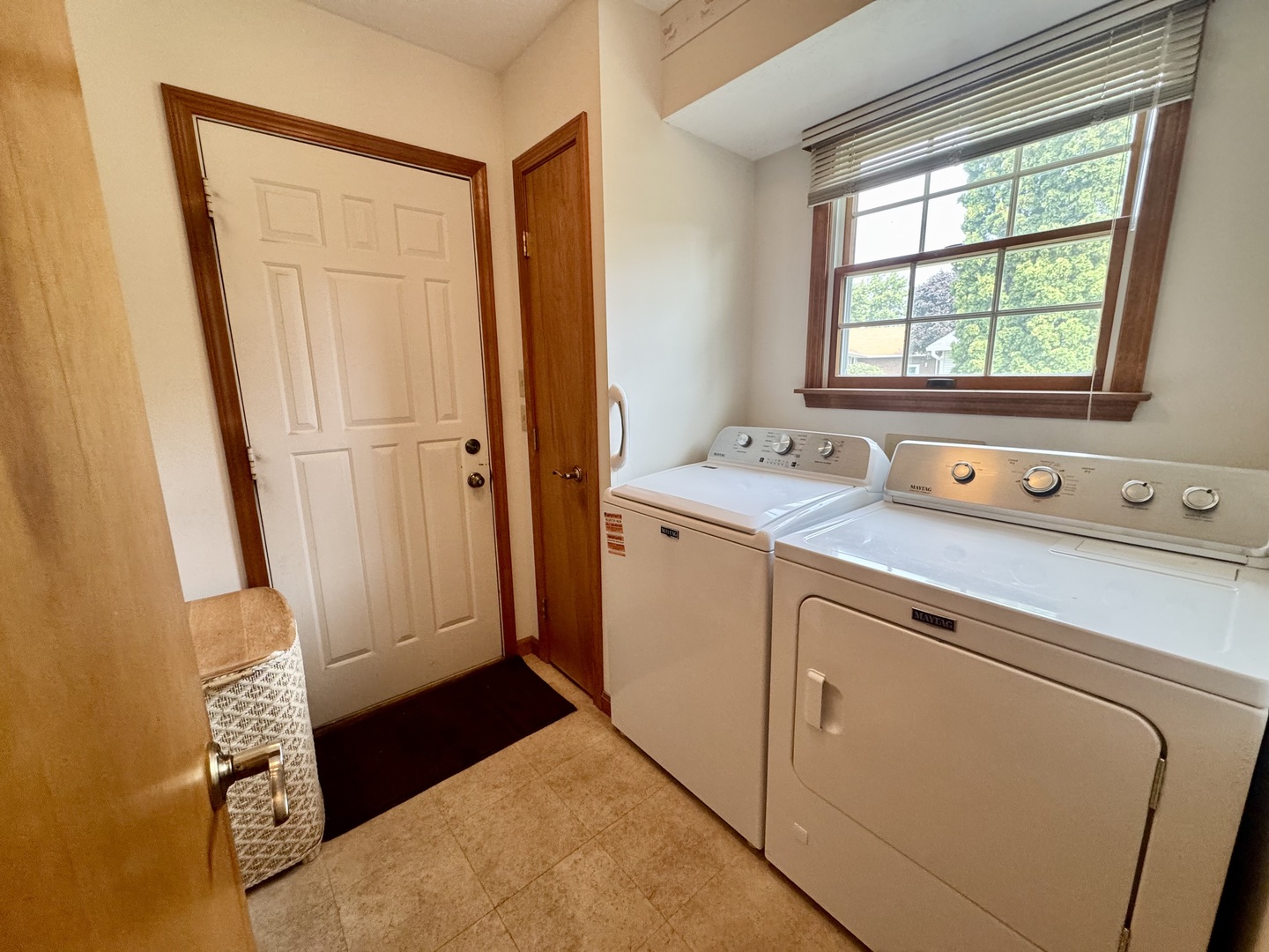 31 Colonial Drive Clinton, IL 61727 - Photo 12 of 24 a utility room with dryer and washer