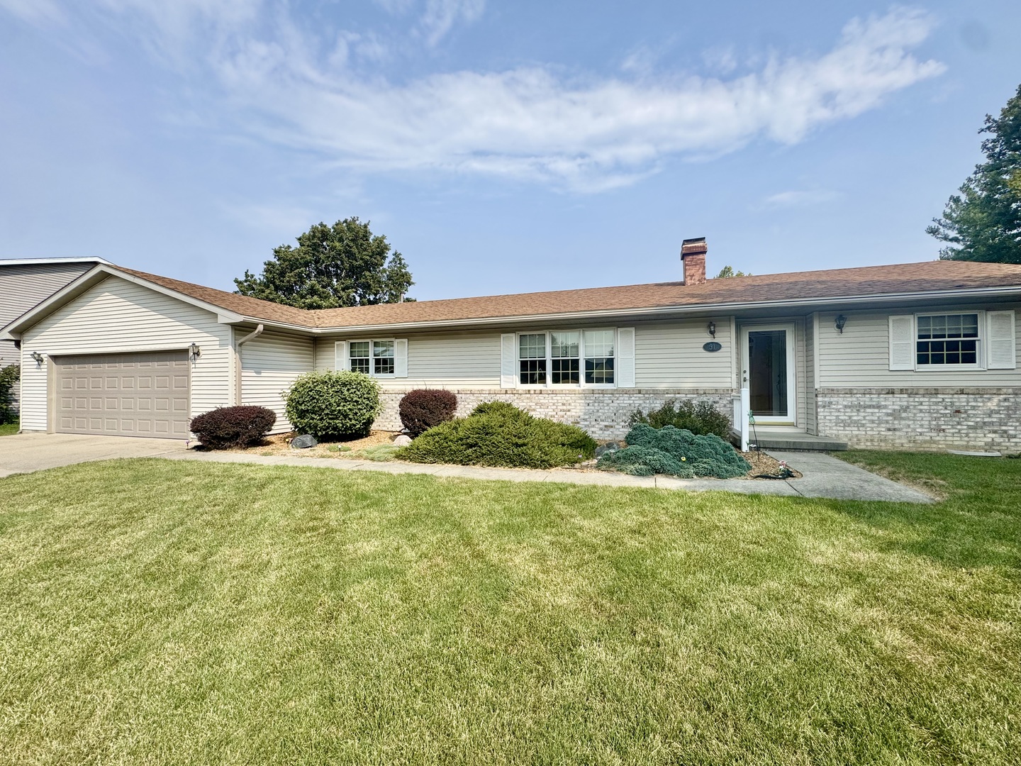 31 Colonial Drive Clinton, IL 61727 - Photo 3 of 24 a front view of house with yard and green space