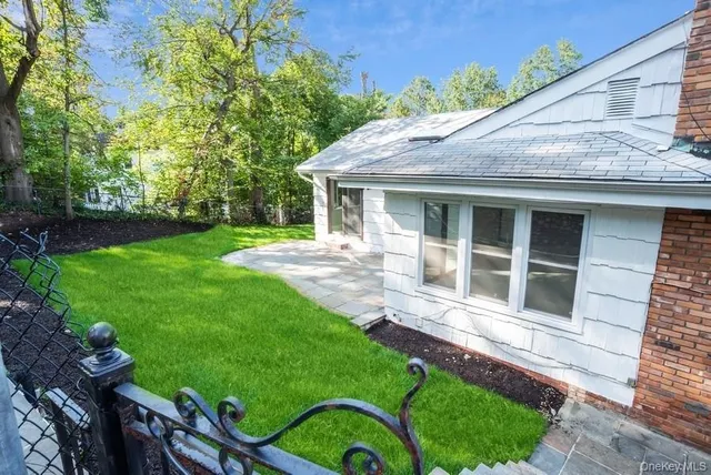 $8,800 | 17 Vista Drive, Great Neck, NY 11021