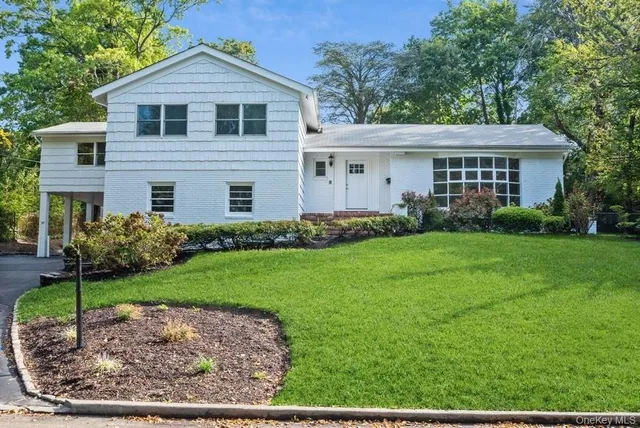 $8,800 | 17 Vista Drive, Great Neck, NY 11021