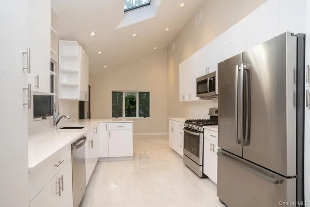 $8,800 | 17 Vista Drive, Great Neck, NY 11021