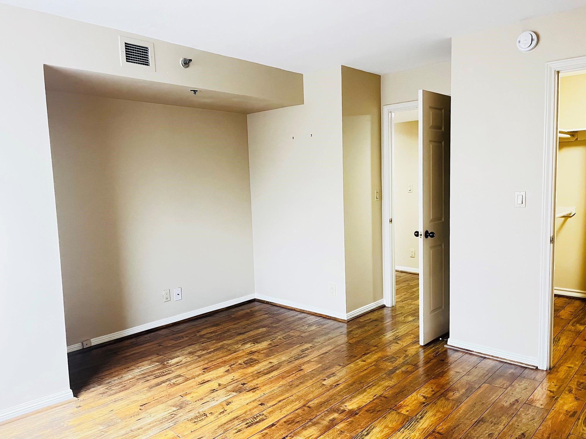 3525 Sage Road, Unit 201 Houston, TX 77056 - Photo 10 of 11 View of the Bedroom