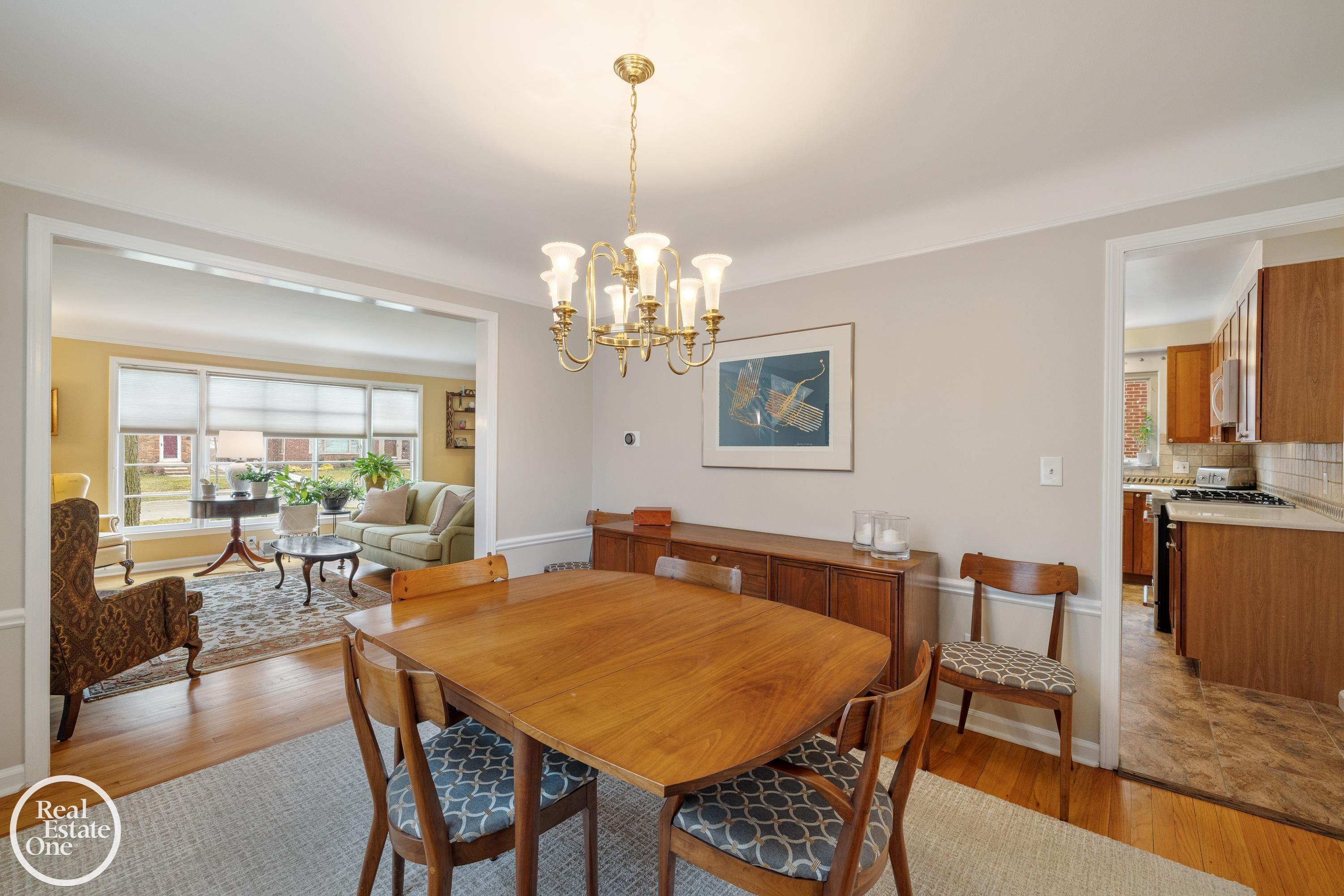 1623 Severn Road Grosse Pointe, MI 48236 - Photo 13 of 68 50202314-998f1b71-410d-4215-afb9-cdf6262cc4b8.JPG