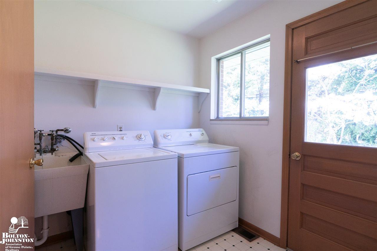 970 Canterbury Road Grosse Pointe Woods, MI 48236 - Photo 11 of 26