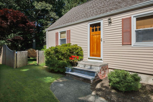 58 Appleton Avenue Hamilton, MA 01982 - Photo 3 of 21 Gallery Image 3