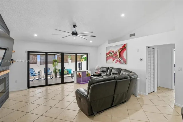 $3,400 | 18775 Northwest 80th Avenue, Unit 18775, Hialeah, FL 33015