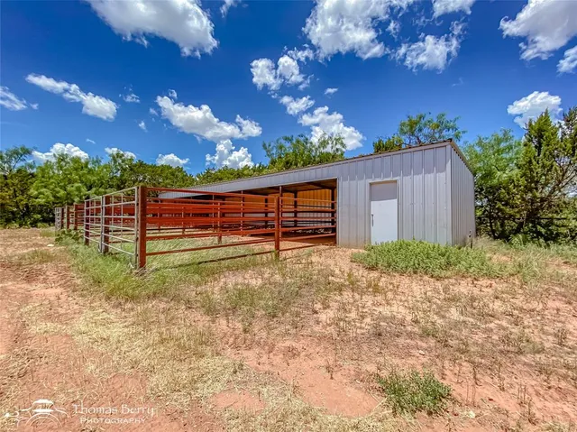 a view of a house with swimming pool outdoor seating