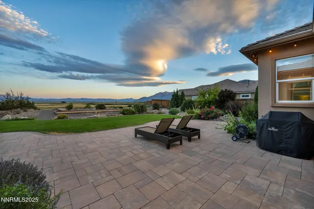 a view of a garden with lawn chairs