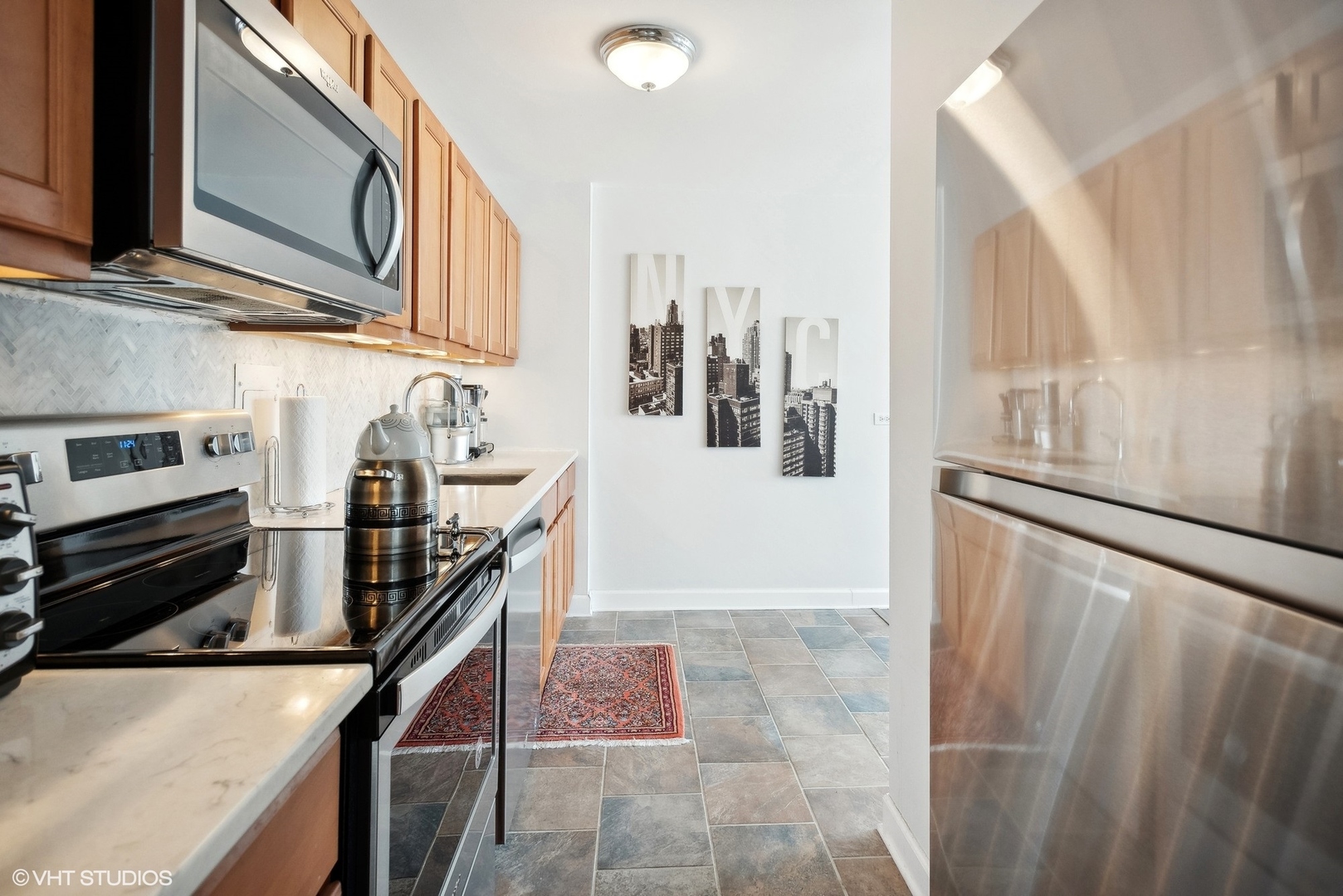 5701 North Sheridan Road, Unit 4Q Chicago, IL 60660 - Photo 11 of 23 a kitchen with stainless steel appliances a refrigerator and a stove top oven