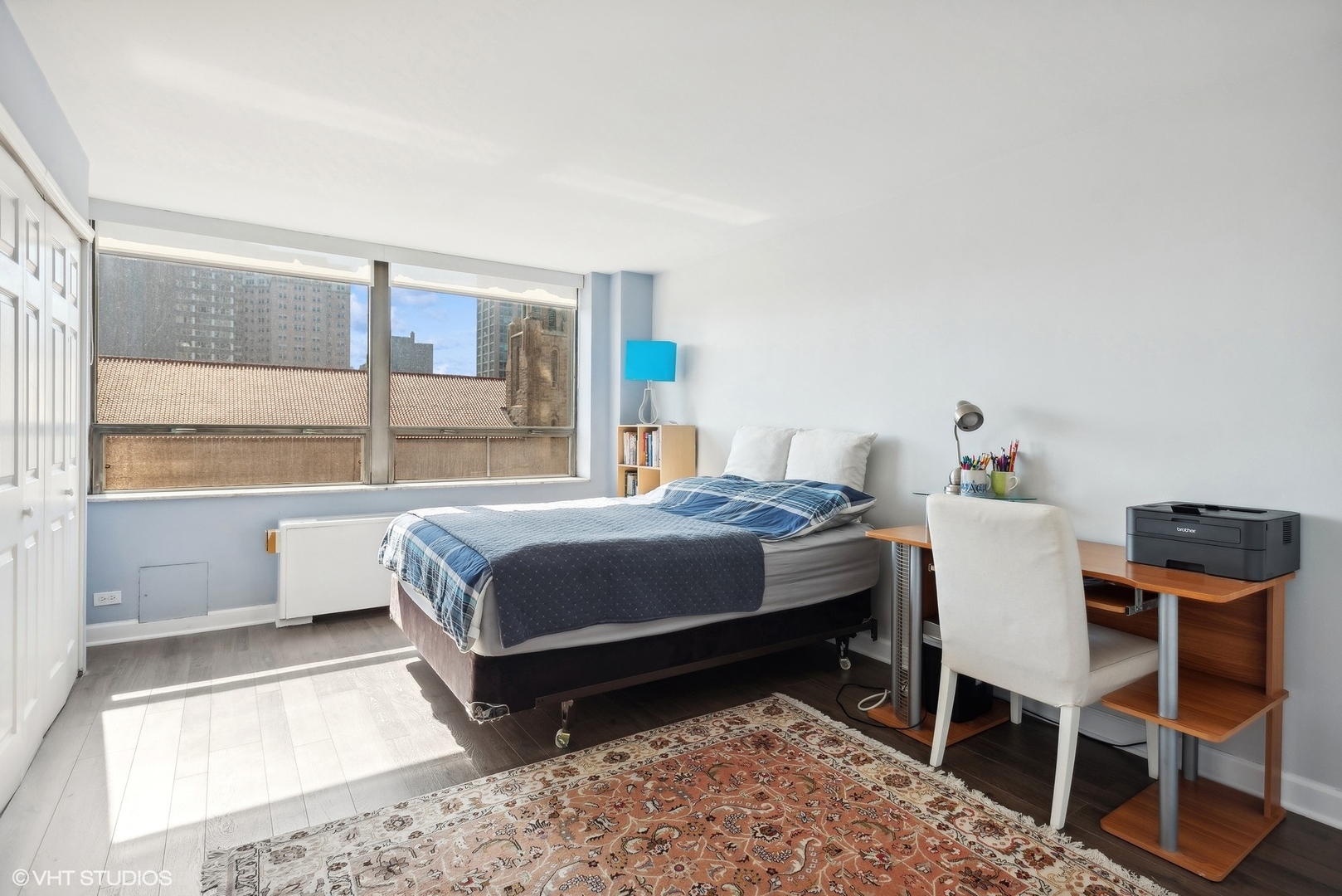 5701 North Sheridan Road, Unit 4Q Chicago, IL 60660 - Photo 14 of 23 a bedroom with a bed and a table in it