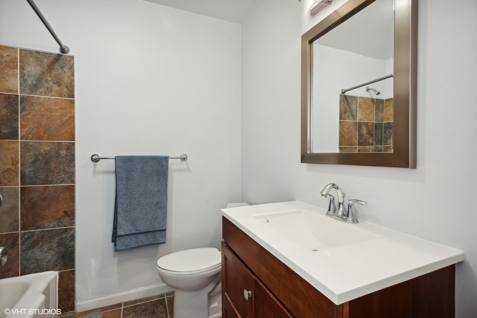 5701 North Sheridan Road, Unit 4Q Chicago, IL 60660 - Photo 16 of 23 a bathroom with a sink toilet and a mirror