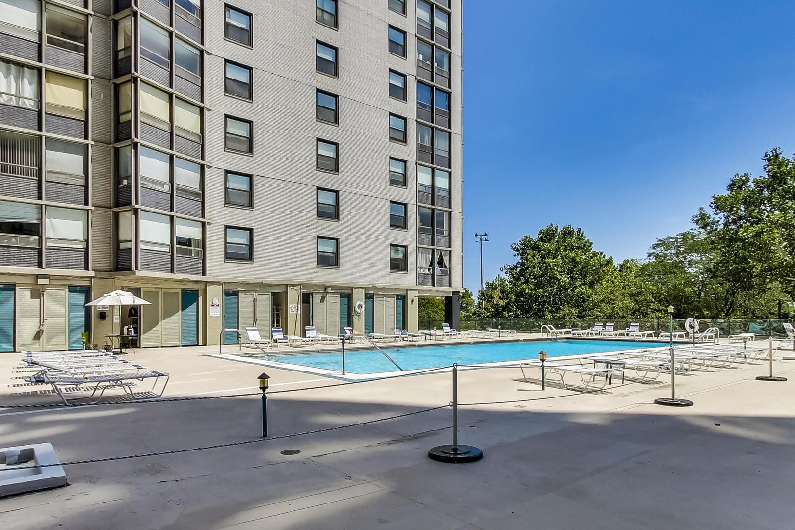 5701 North Sheridan Road, Unit 4Q Chicago, IL 60660 - Photo 18 of 23 a view of building with glass door