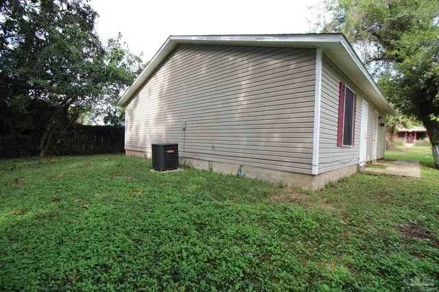 $1,295 | 1911 West Gonzalez Street, Pensacola, FL 32501