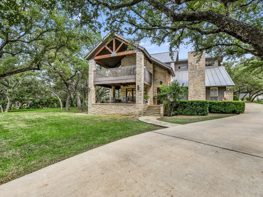 Welcome to the ultimate lake life in Spicewood TX