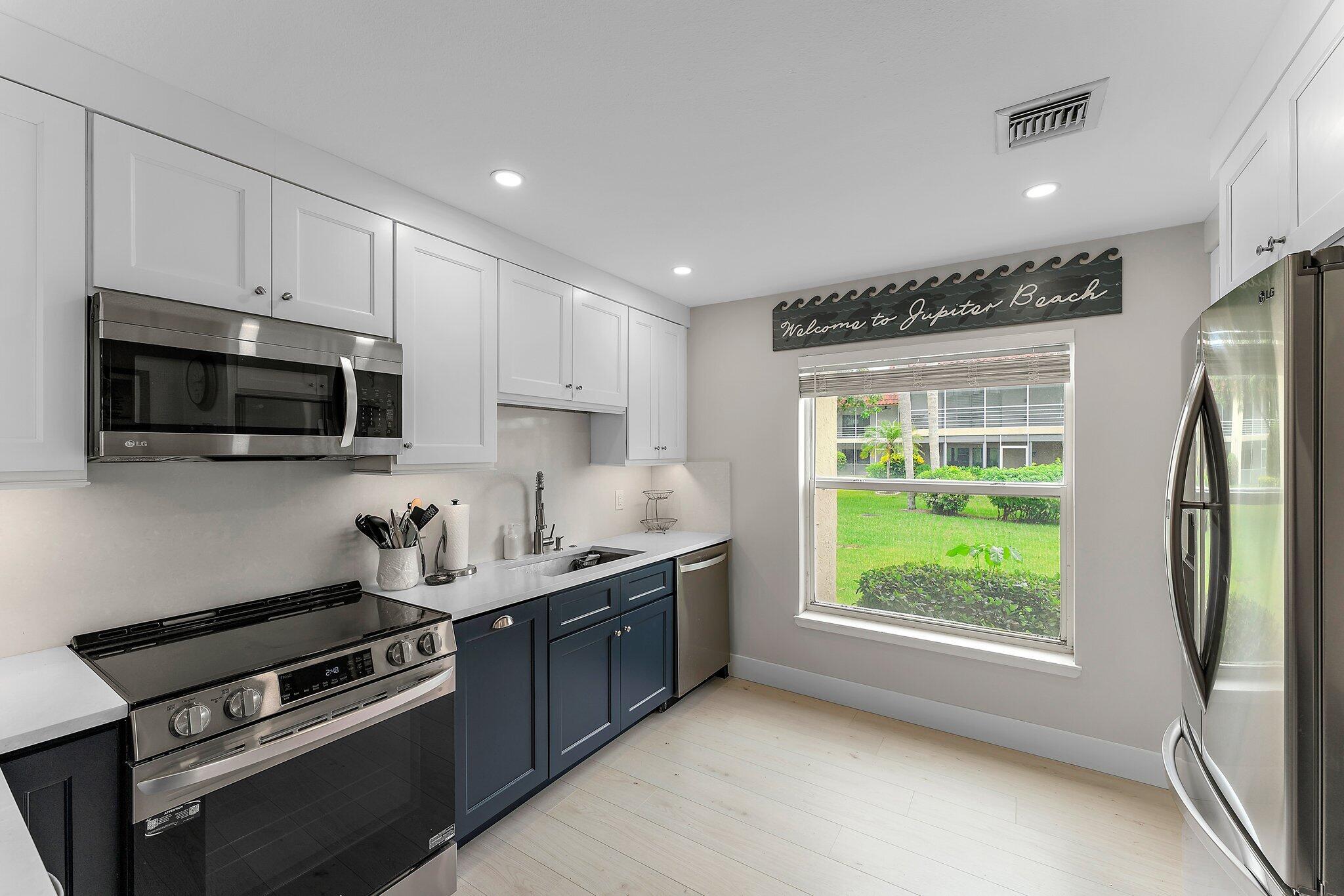 717 Highway 1, Unit 804 Jupiter, FL 33477 - Photo 9 of 45 Sunny kitchen window