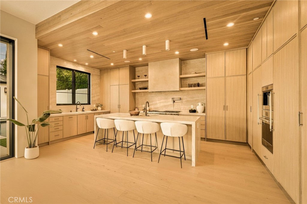 16658 Addison Street Encino, CA 91436 - Photo 9 of 46 Gallery Image 9