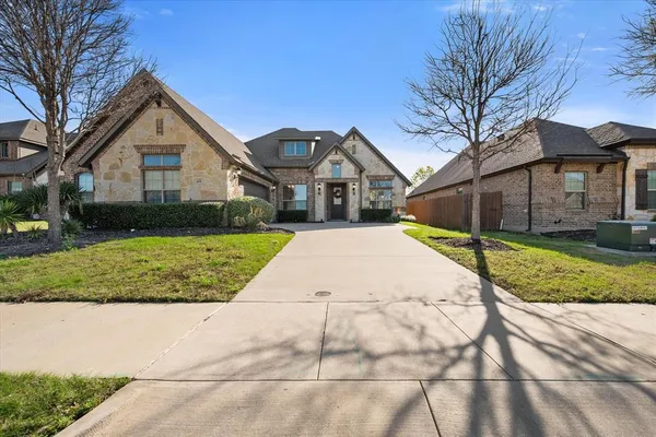 $370,000 | 118 Basswood Drive, Red Oak, TX 75154